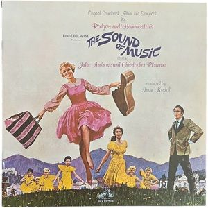 Vintage 1965 Vinyl SOUND OF MUSIC with Color Storybook insert by RCA Victor
